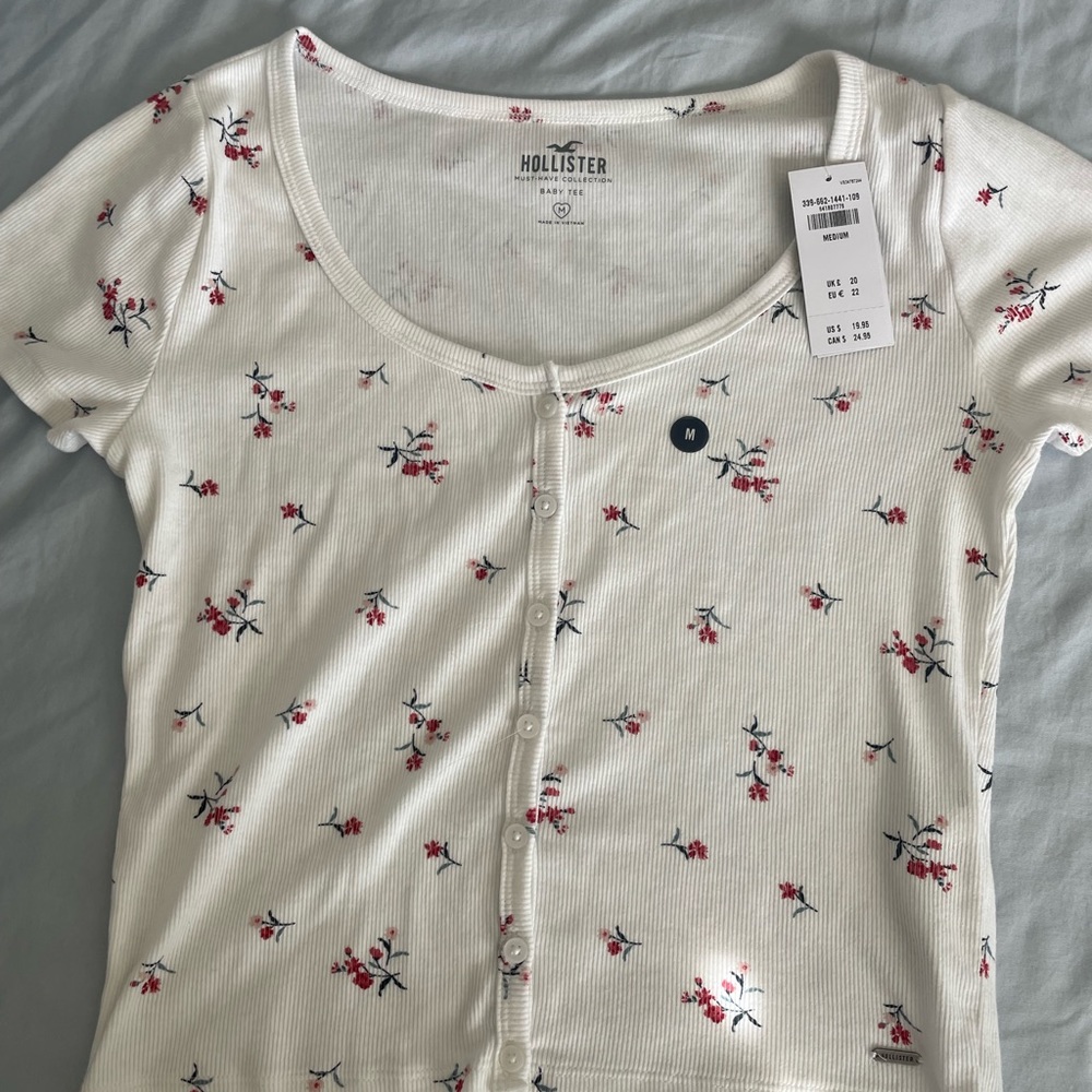 Hollister button up flowered shirt size medium